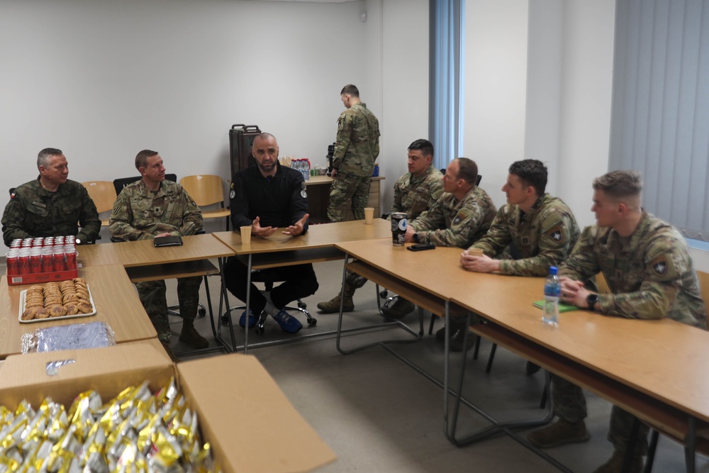 Former NBA player meets with 3rd ID Soldiers