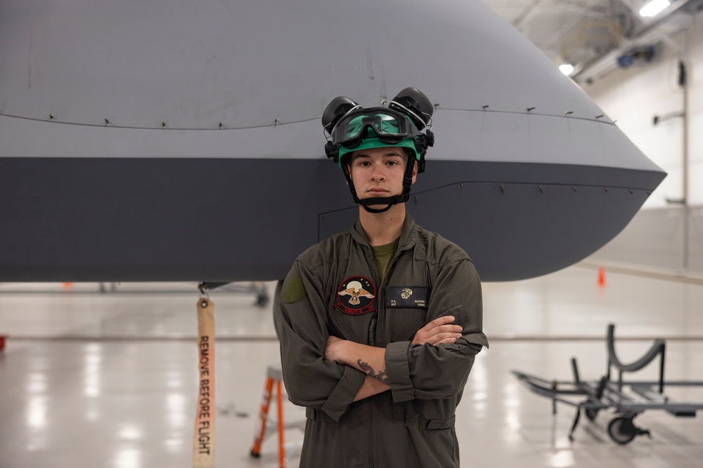 U.S. Marines with VMUT-2 familiarize themselves with 2nd MAW’s first delivered MQ-9A Reaper unmanned aircraft