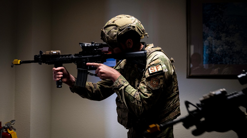 DVIDS - Images - 377 WSSS Active Shooter Exercise [Image 1 of 7]