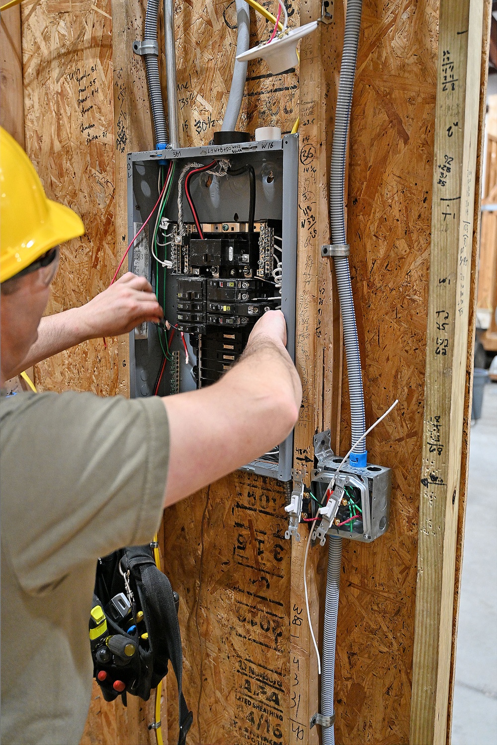 Joint Base McGuire-Dix-Lakehurst 80th TNG CMD 12R10 Interior Electrician Course CLASS 005-24. April 12th, 2024.