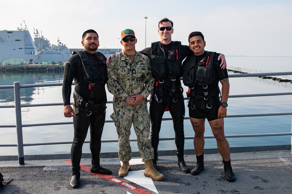 CNSP Reserve SAR swimmers conduct training exercise aboard USS Chosin