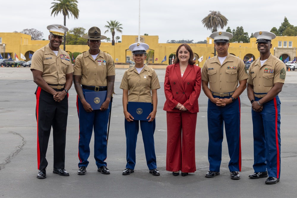 Marine recognized at MCRD San Diego graduation