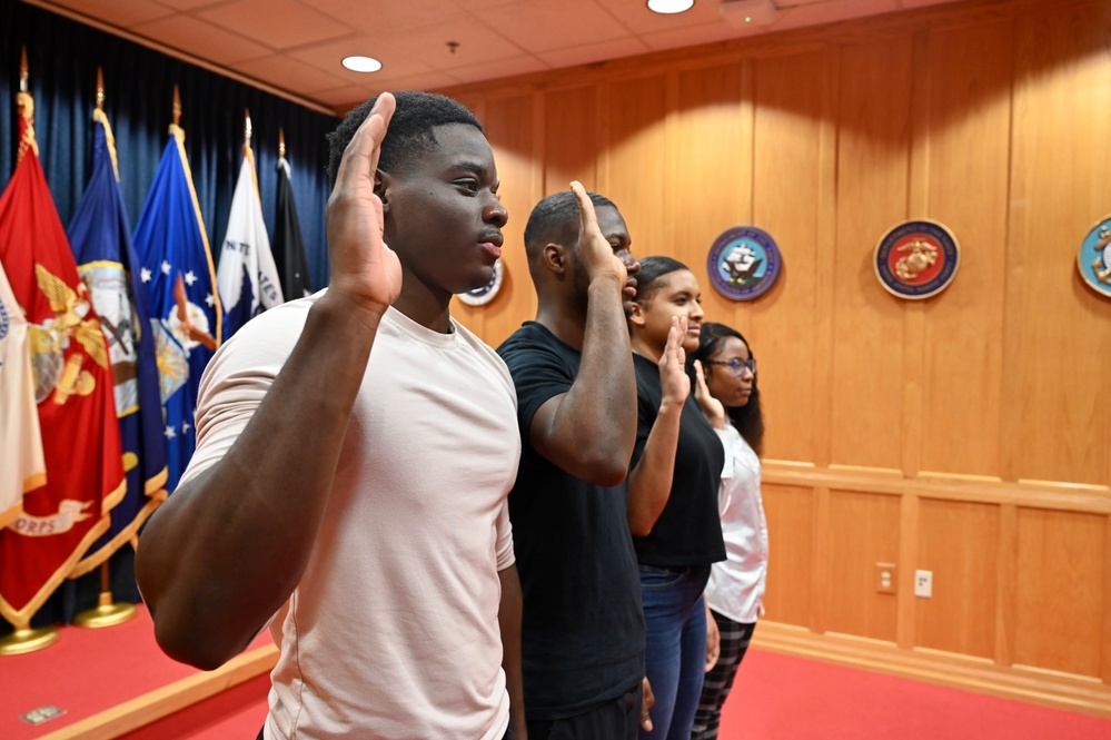 D.C. National Guard CG delivers oath of enlistment at MEPS-Baltimore
