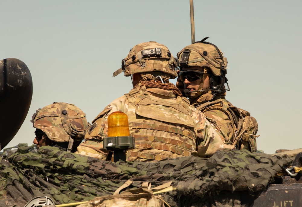 Hammer of the XVIII Airborne Corps prepare for NTC