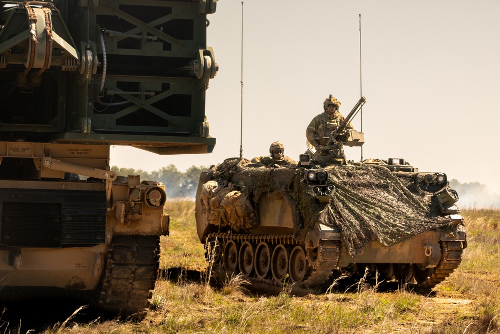 Hammer of the XVIII Airborne Corps prepare for NTC