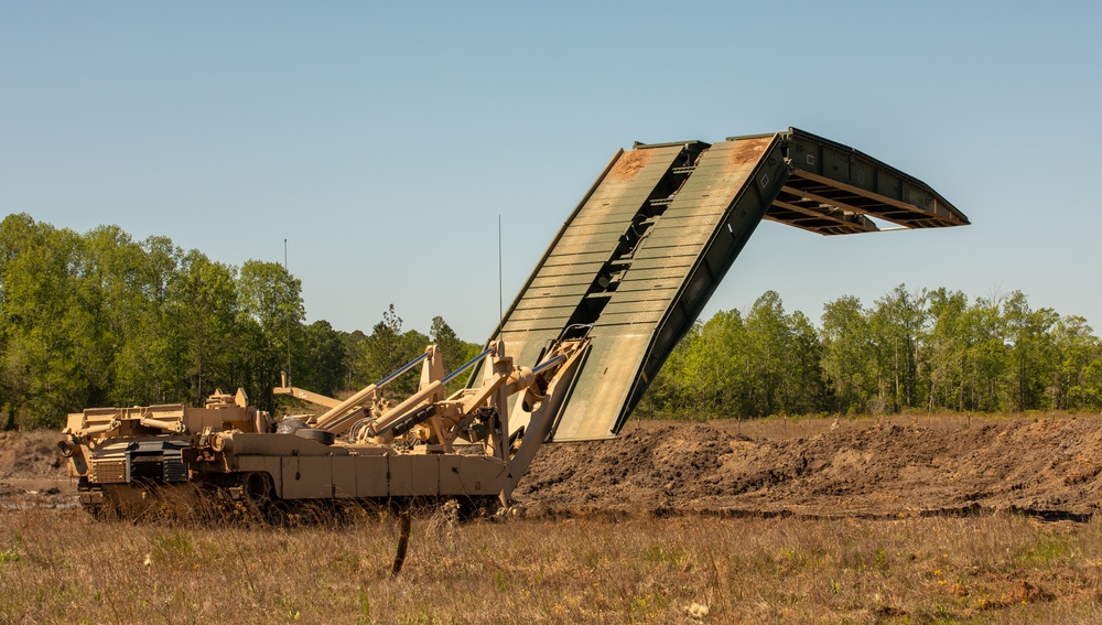 Hammer of the XVIII Airborne Corps prepare for NTC