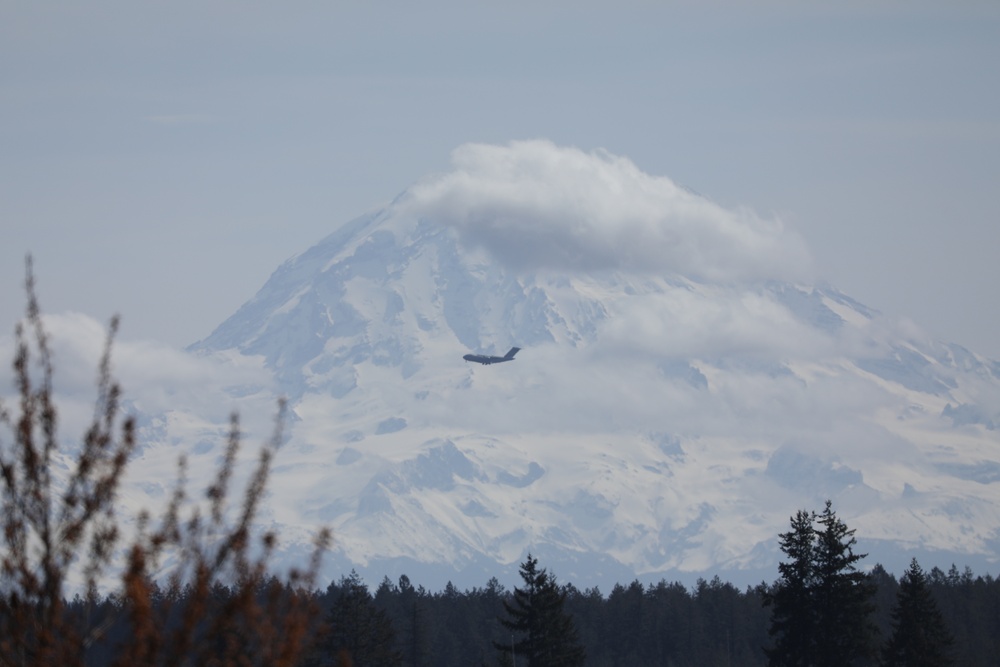 373rd Expeditionary Military Intelligence Battalion conducts air mobility training