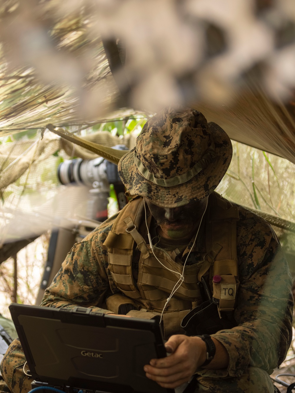 Radio Reconnaissance Pinpointing Signals | 3rd Radio Battalion
