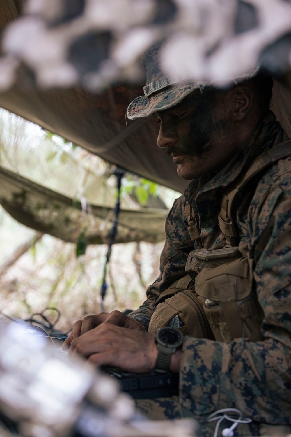Radio Reconnaissance Pinpointing Signals | 3rd Radio Battalion