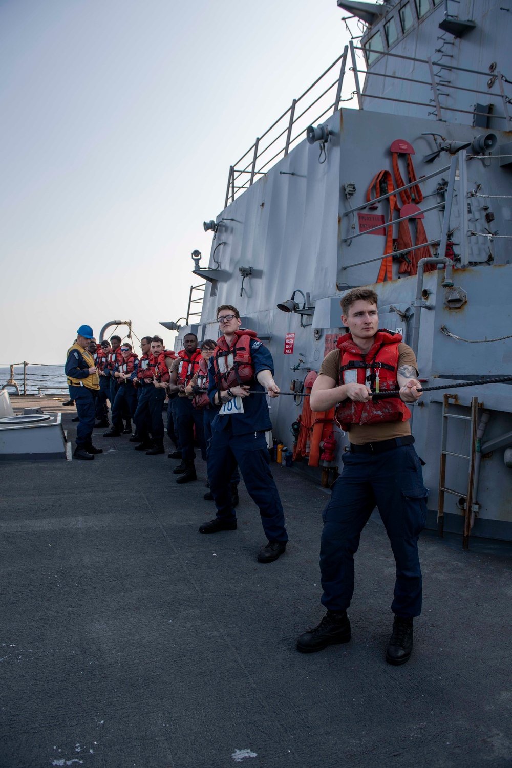 DVIDS - Images - USS Mason Conducts Replenishment-at-Sea [Image 4 of 4]