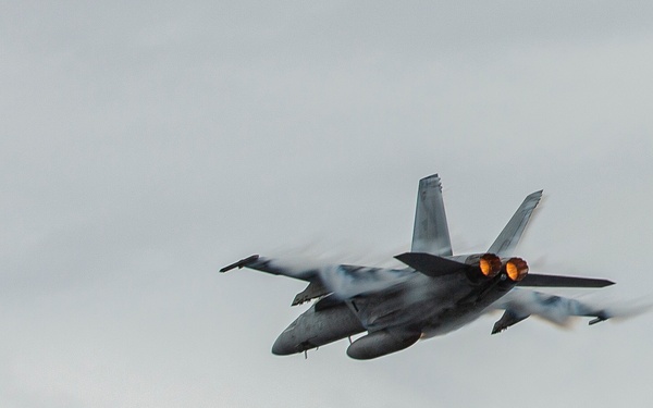 Abraham Lincoln conducts flight operations during friends and family day cruise
