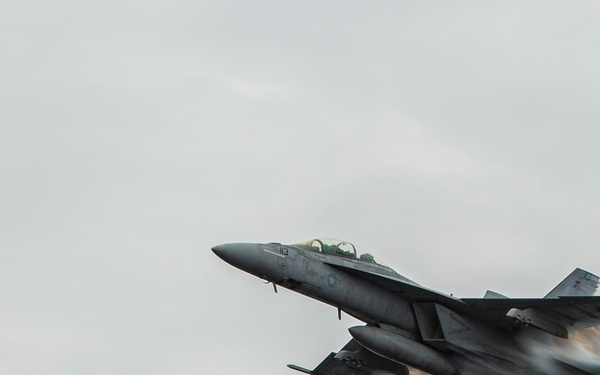 Abraham Lincoln conducts flight operations during friends and family day cruise