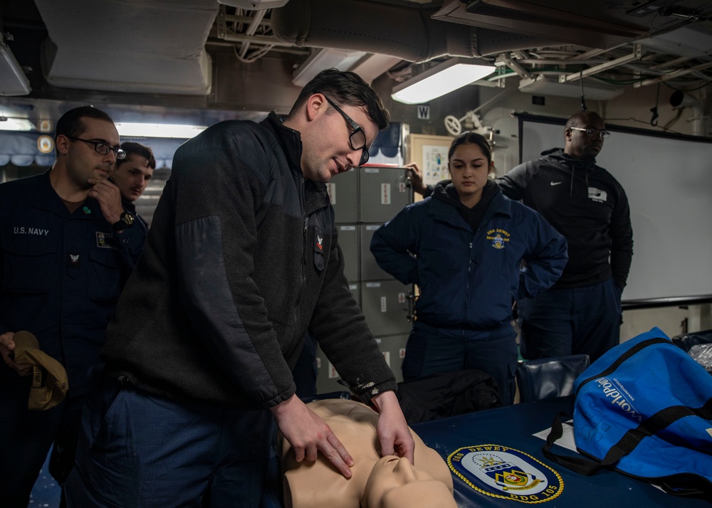 Sailors Conduct CPR Training Aboard USS Dewey