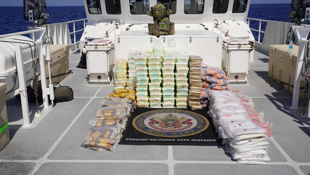 Canadian-Led CTF 150 Seize Nearly 2,000kg of Narcotics in Two Interdictions in a Single Day