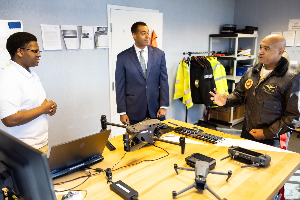 MARFORCOM Commander and Hon. Franklin Parker visit Hampton University