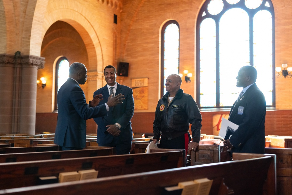 MARFORCOM Commander and Hon. Franklin Parker visit Hampton University