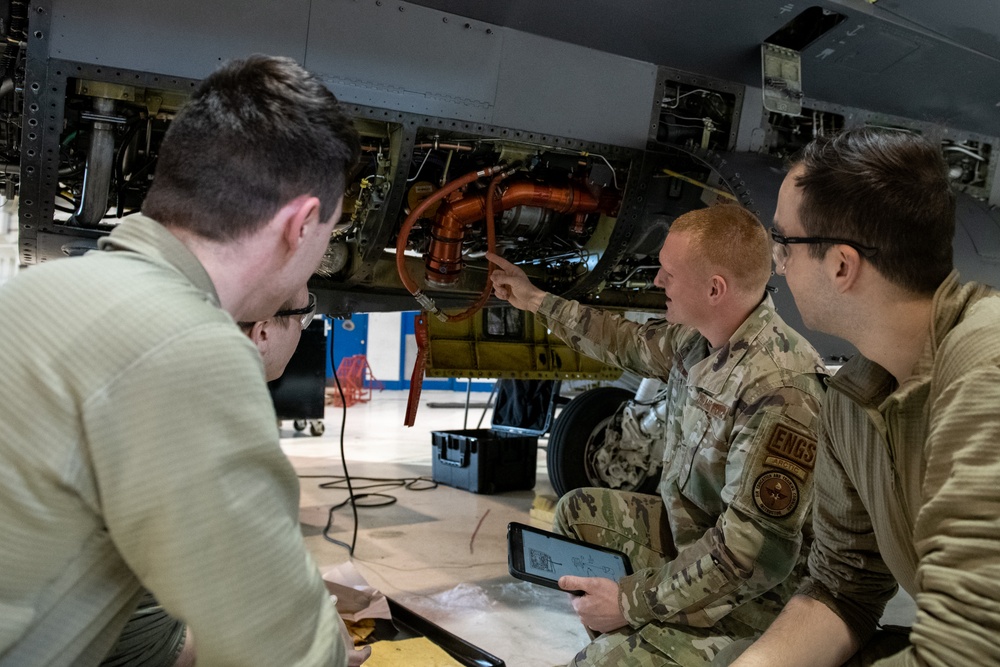 122nd FW brings on active duty instructors for F-16 conversion