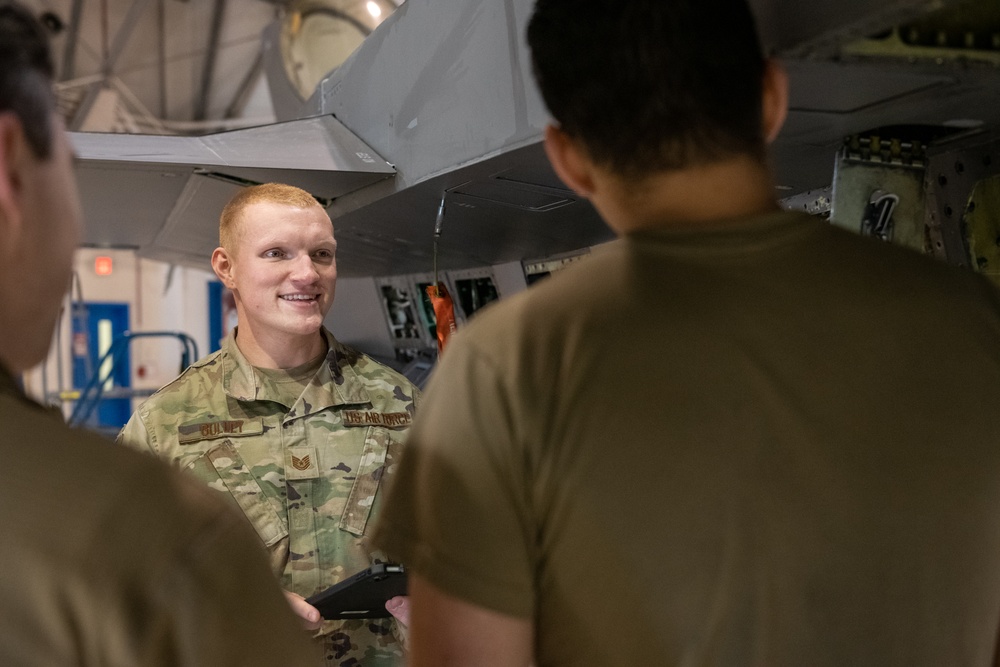 122nd Fighter Wing brings on active duty instructors for F-16 conversion