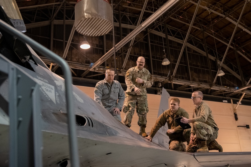 122nd Fighter Wing brings on active duty instructors for F-16 conversion