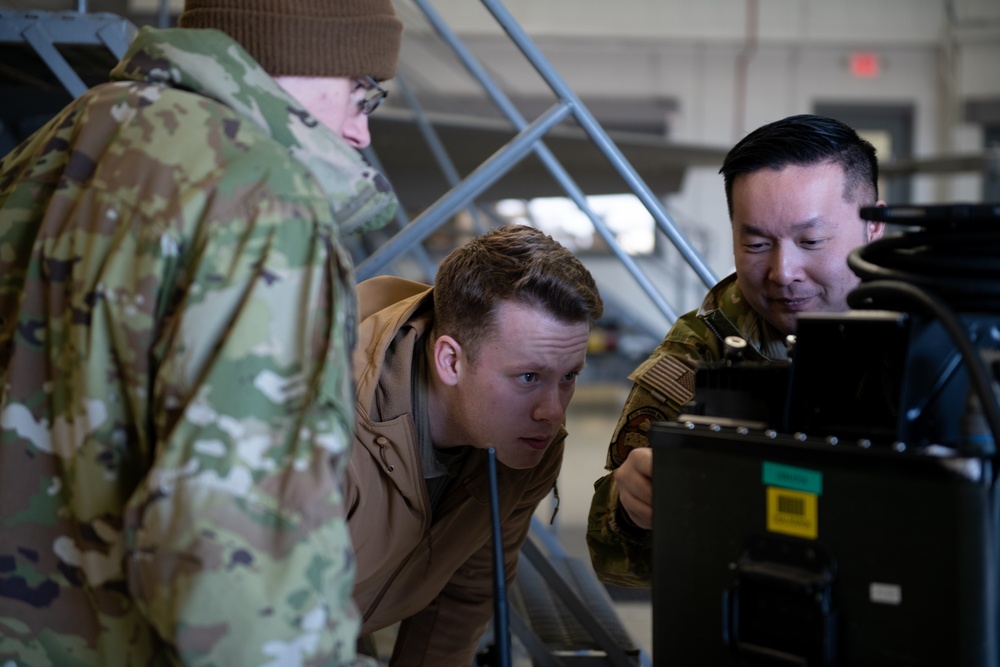 122nd Fighter Wing brings on active duty instructors for F-16 conversion