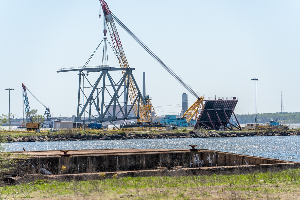 Unified Command works to open Limited Access Channel to Port of Baltimore