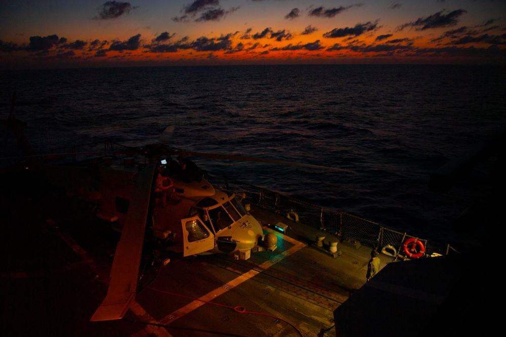 USS Mason Conducts Routine Operations in the Gulf of Oman