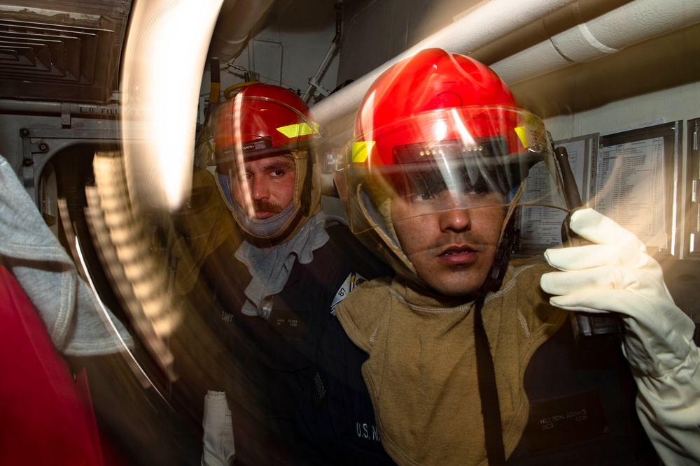 USS Mason Conducts Routine Operations in the Gulf of Oman