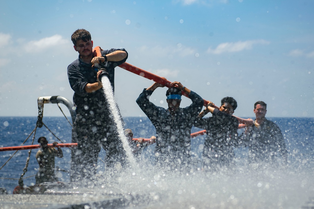 USS Mason Conducts a Fresh Water Wash-Down in the Gulf of Oman