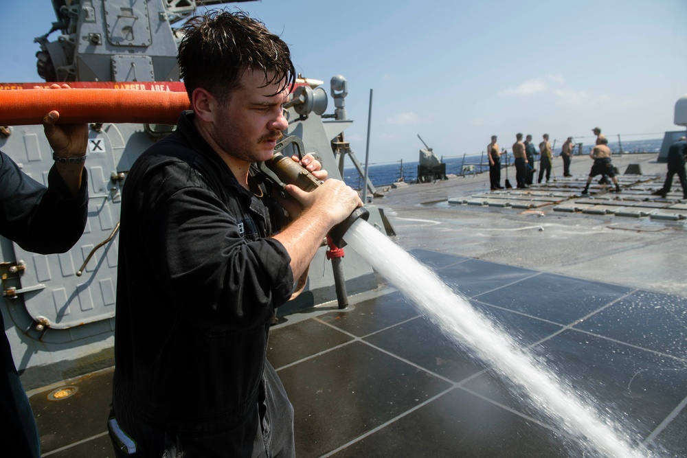 USS Mason Conducts a Fresh Water Wash-Down in the Gulf of Oman