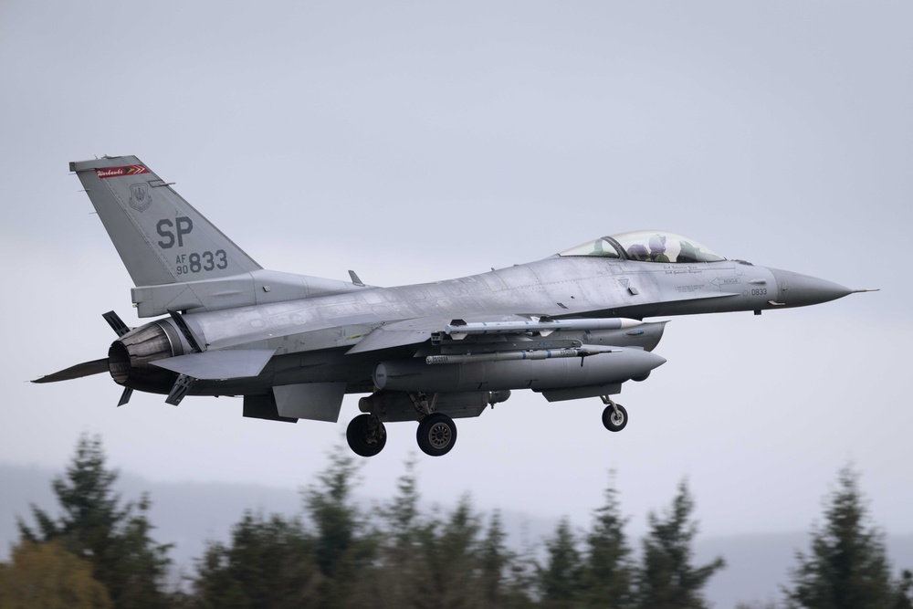 Spangdahlem F-16s Land after routine training