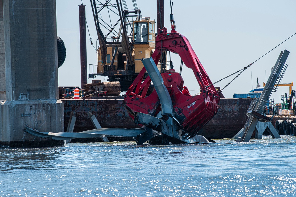 Salvors remove a large portion of bridge blocking the Fort McHenry channel