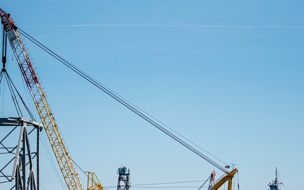 Salvors remove a large portion of bridge blocking the Fort McHenry channel