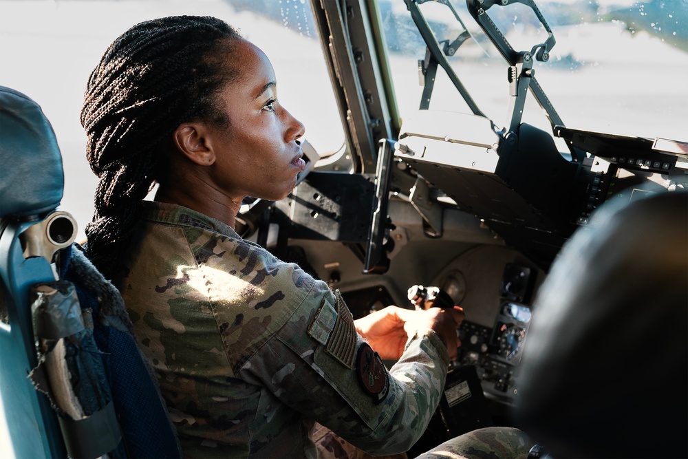 Team Charleston C-17s conduct local training