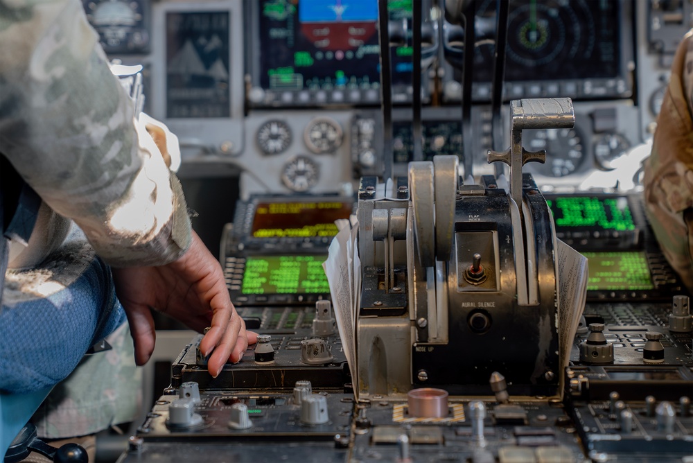 Team Charleston C-17s conduct local training