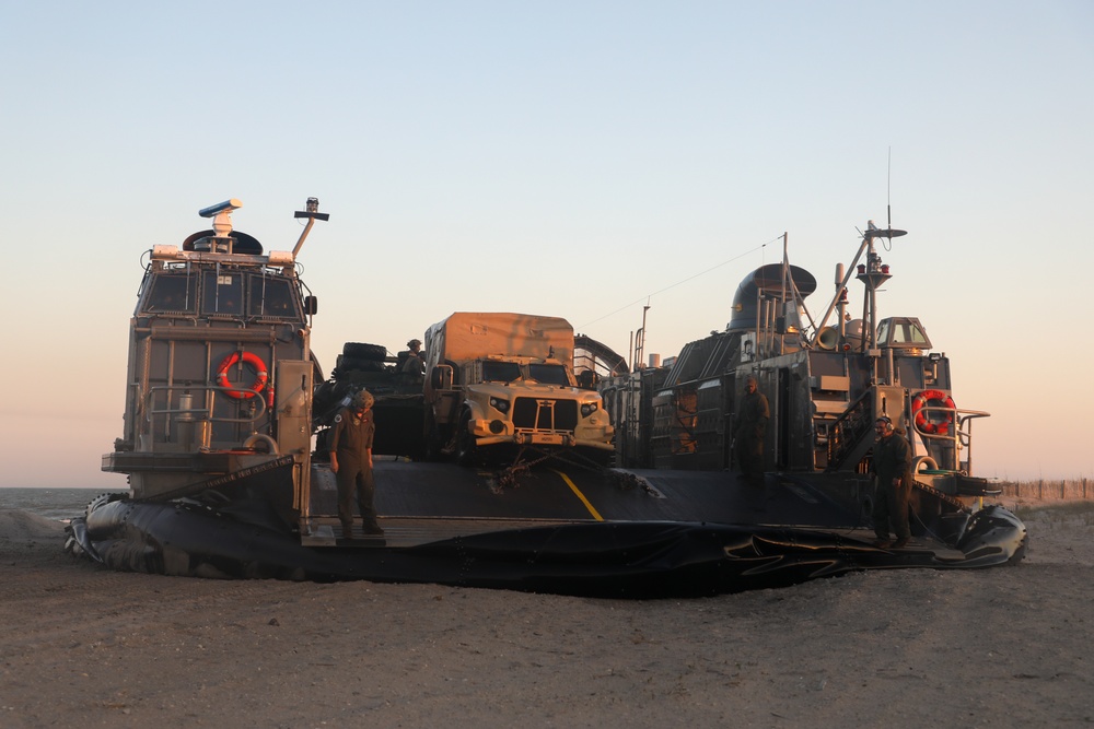 DVIDS - Images - WSP ARG-24th MEU Conducts LCAC Operations [Image 3 of 4]