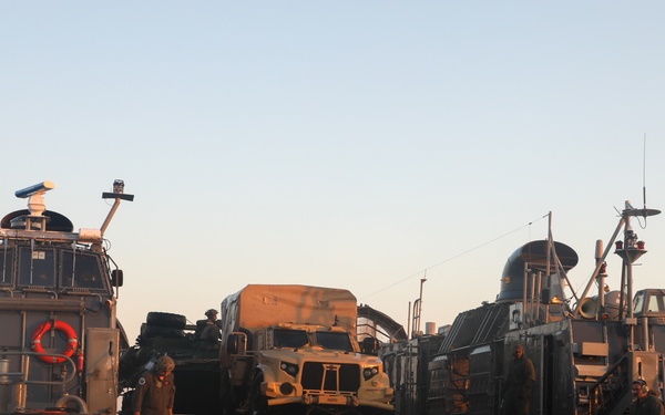 WSP ARG-24th MEU Conducts LCAC Operations