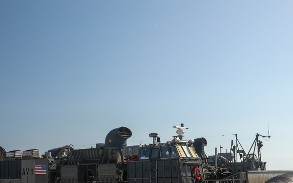 WSP ARG-24th MEU Conducts LCAC Operations
