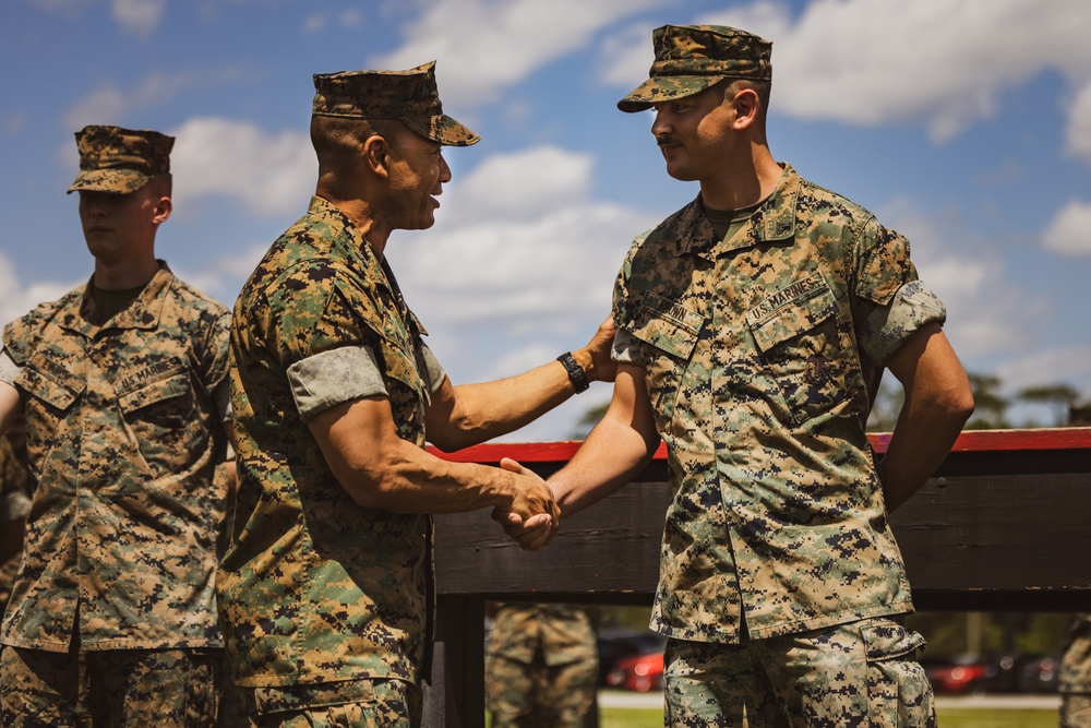 2d MARDIV CG Recognizes Marines with Headquarters Battalion