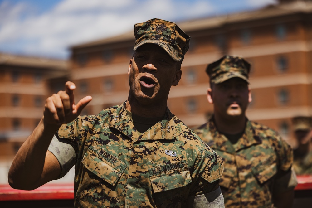 2d MARDIV CG Recognizes Marines with Headquarters Battalion
