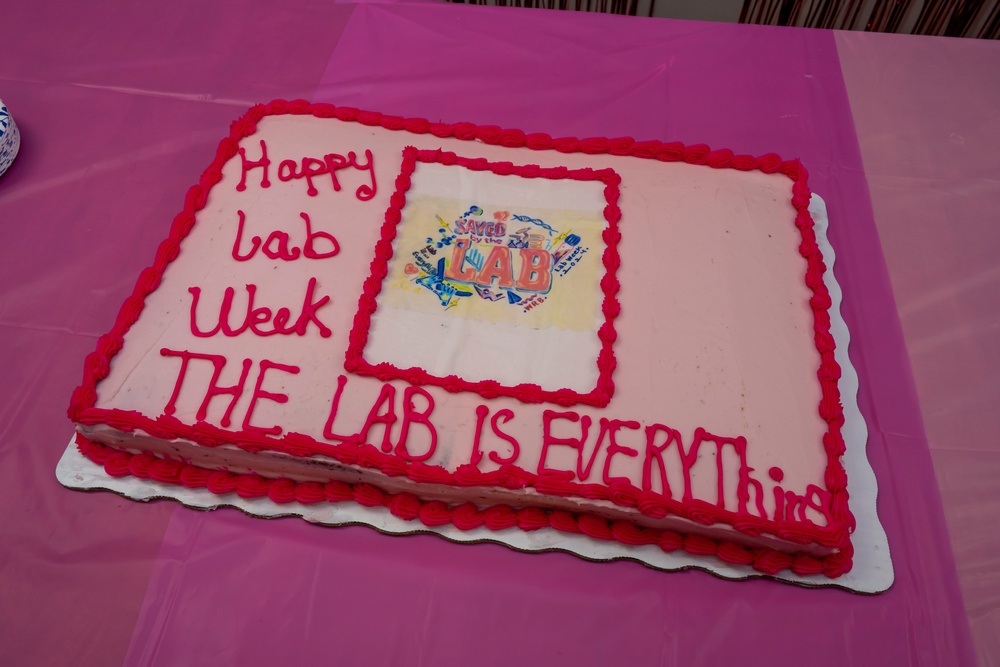 Cake Cutting Ceremony kicks off Lab Week at Walter Reed