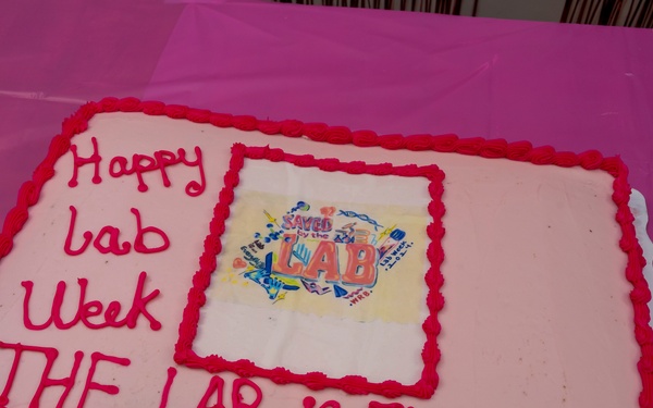 Cake Cutting Ceremony kicks off Lab Week at Walter Reed