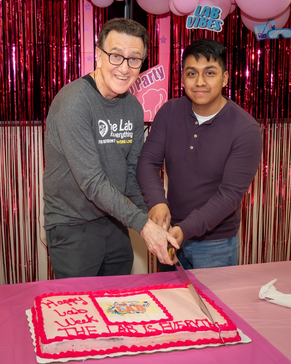 Cake Cutting Ceremony kicks off Lab Week at Walter Reed