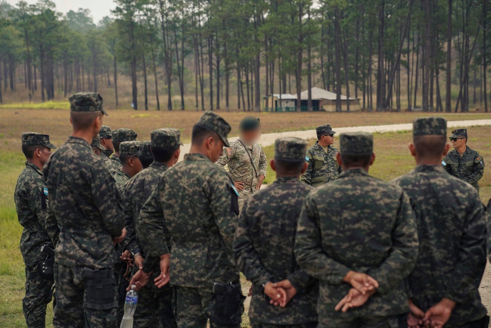 7th Special Forces Group conducts Multipurpose Canine training with Honduran military