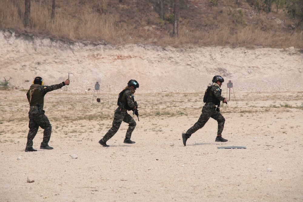 Exercise CENTAM GUARDIAN 24 phase one participants watch Honduran Special Forces demonstration