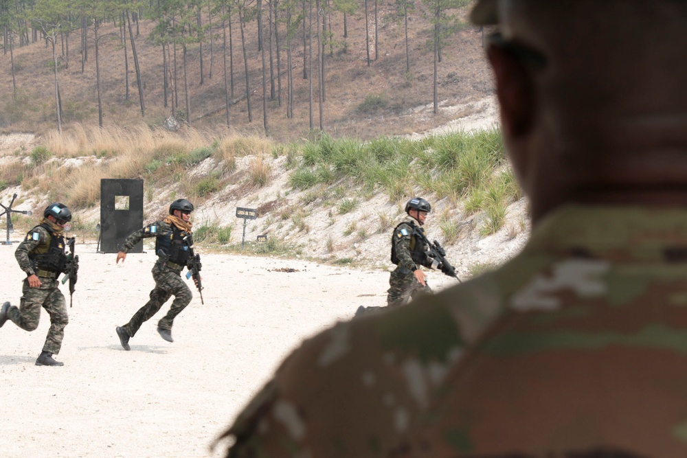 Exercise CENTAM GUARDIAN 24 phase one participants watch Honduran Special Forces demonstration