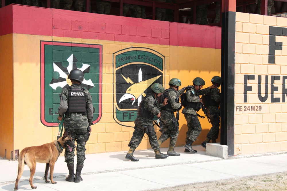 Exercise CENTAM GUARDIAN 24 phase one participants watch Honduran Special Forces demonstration