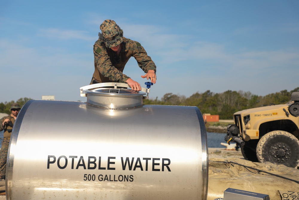 CLB 24 Marines Conduct Water Purification during COMPTUEX