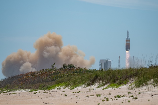 Delta IV Heavy NROL-70 Launch