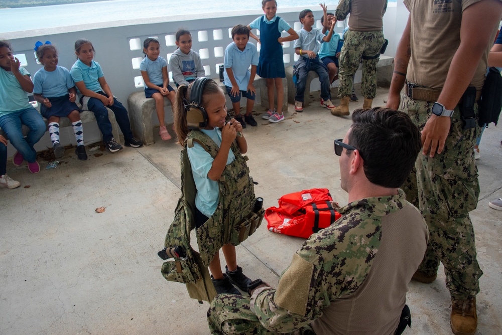 Coast Guard PSU visit students in Vieques, PR