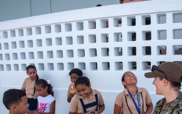 Coast Guard Port Security Units visit students in Vieques, PR